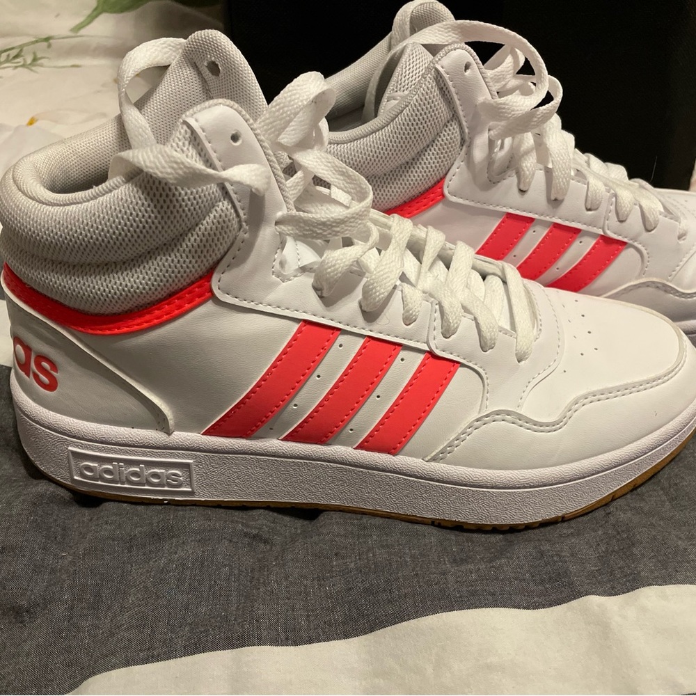 7 1/2 WOMEN'S ADIDAS HOOPS MID SNEAKERS